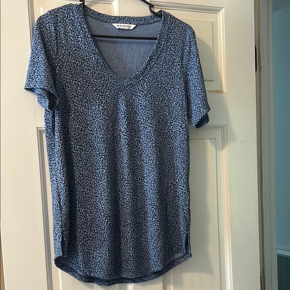 Athleta Breezy Scoop V-Neck Tee T-Shirt Micro Cheetah Animal Print Women’s Small